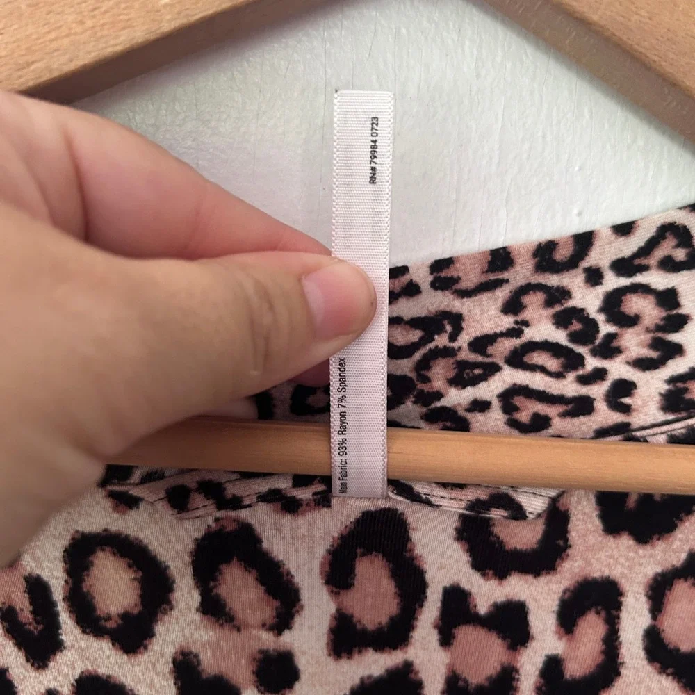 Soma Cool Nights Robe Women L/XL Pink Leopard Print Wrap Loungewear Mob Wife